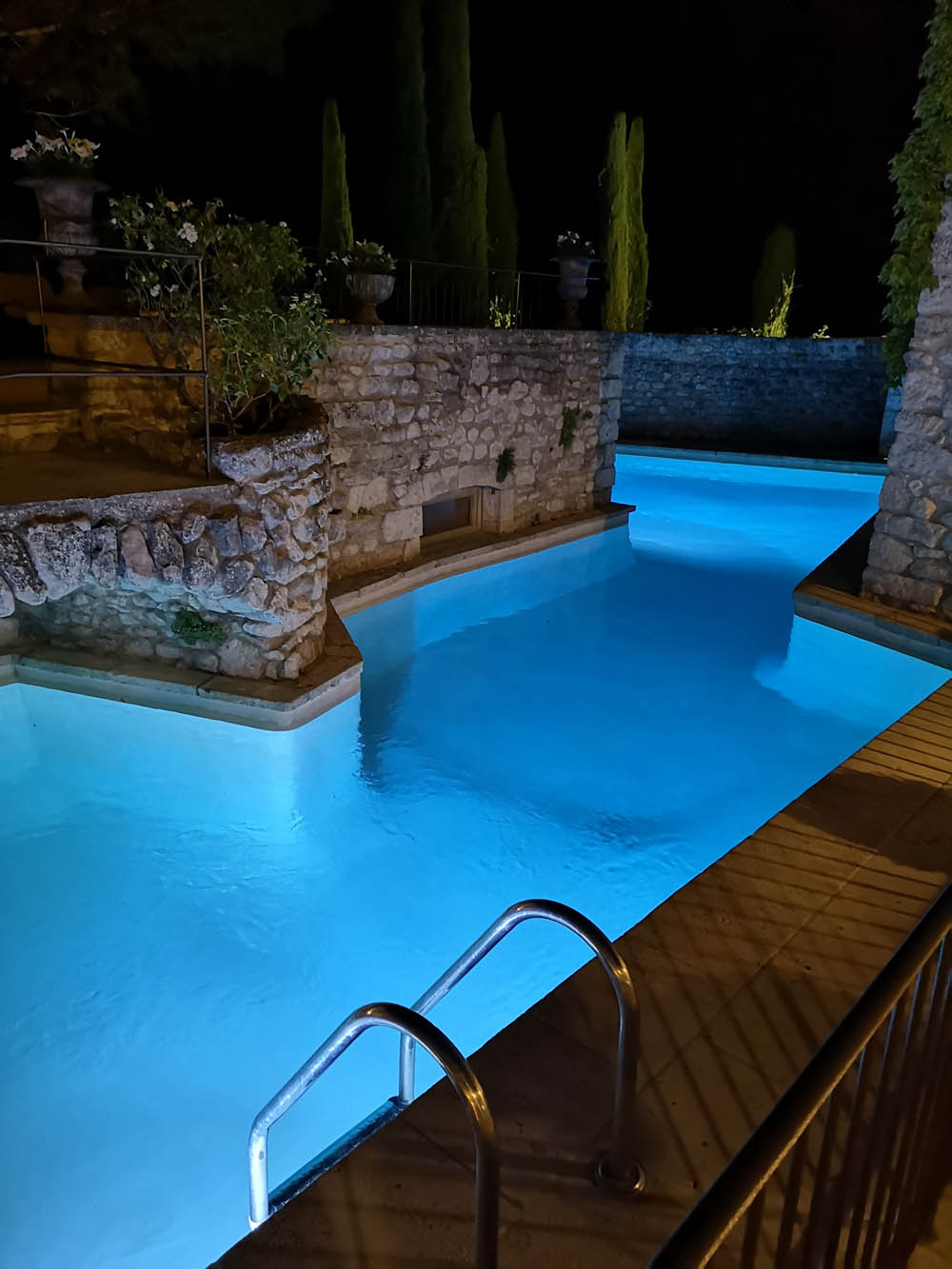 piscine patio nuit